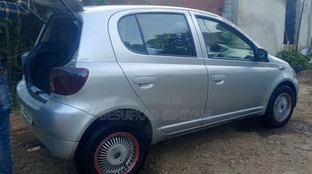 Toyota Vitz 2001 Silver