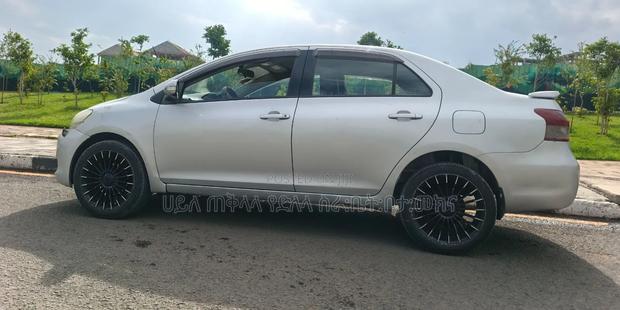 Toyota Yaris 2010 Silver