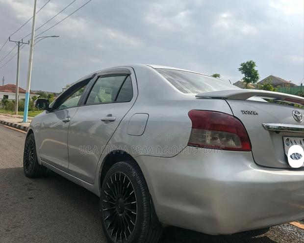 Toyota Yaris 2010 Silver