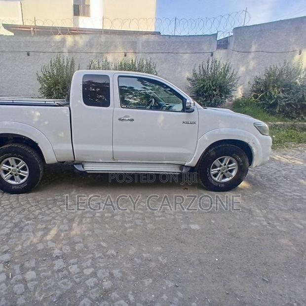 Toyota Hilux 2013 White
