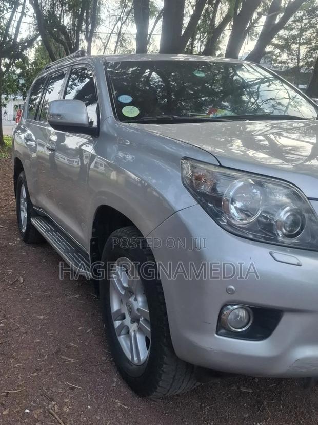 Toyota Land Cruiser Prado 2012 Silver