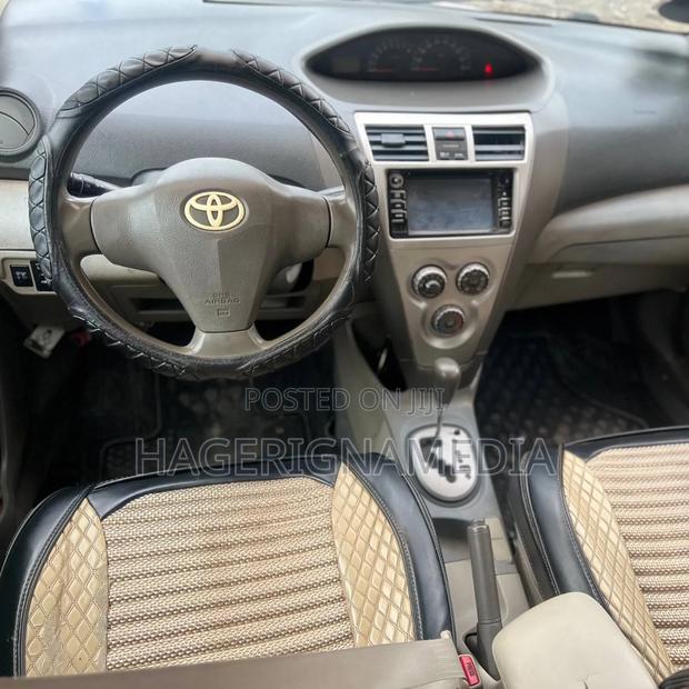 Toyota Yaris 2010 Silver