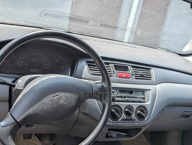 Mitsubishi Lancer 2000 Silver