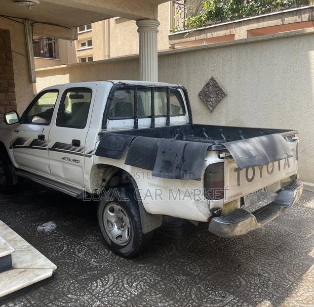 Toyota Hilux 2003 White