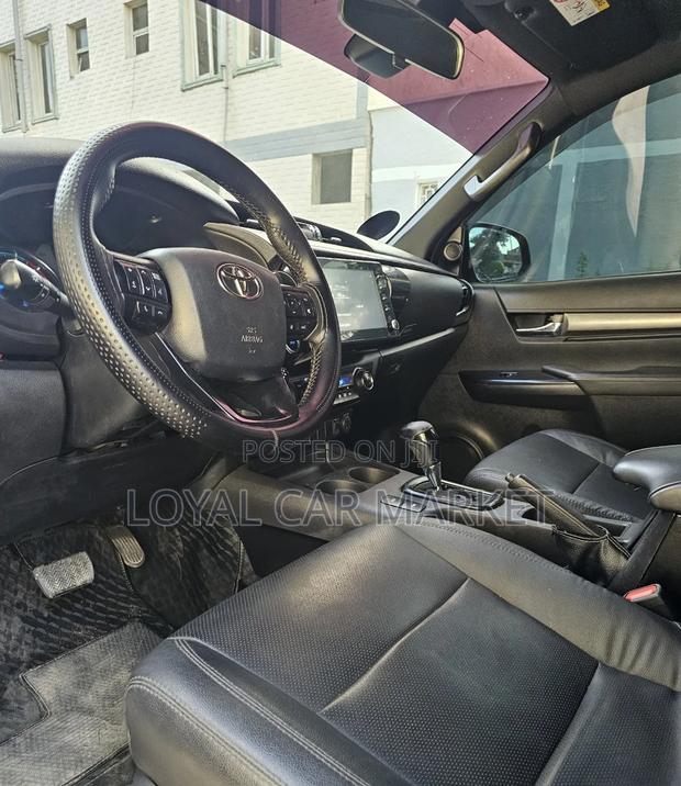 Toyota Hilux 2022 Gray
