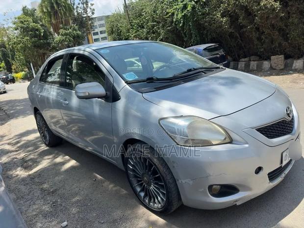 Toyota Belta 2010 Silver