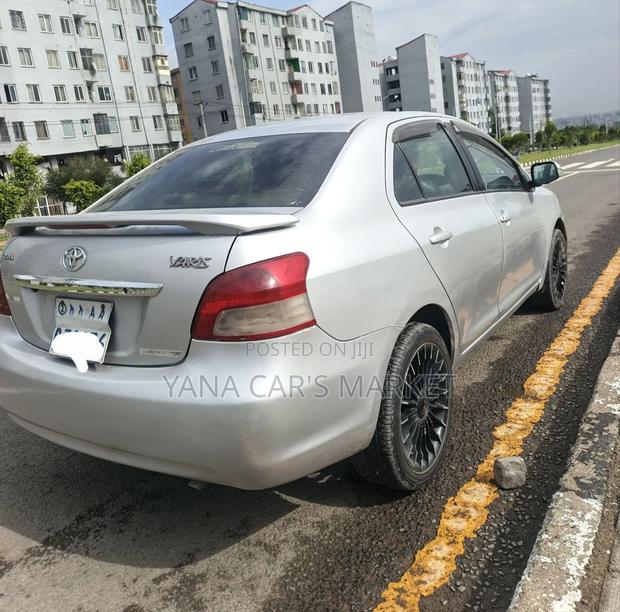 Toyota Belta 2010 Silver