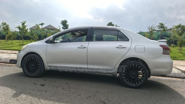 Toyota Belta 2010 Silver