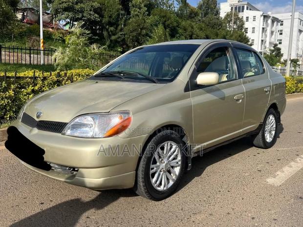 Toyota Platz 2001 Gold