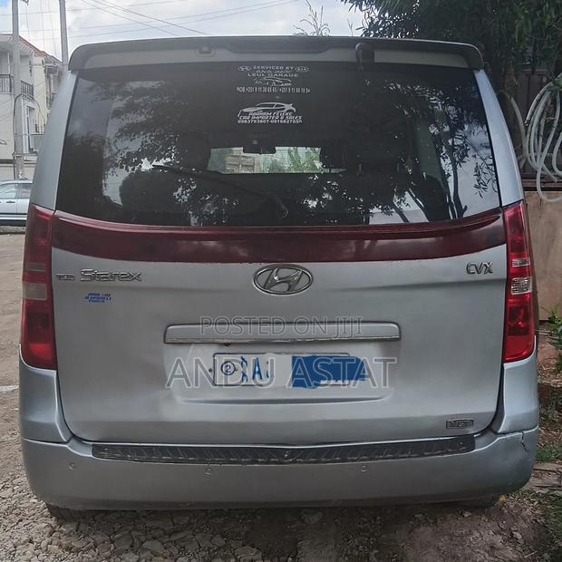 Hyundai H1 2013 Silver