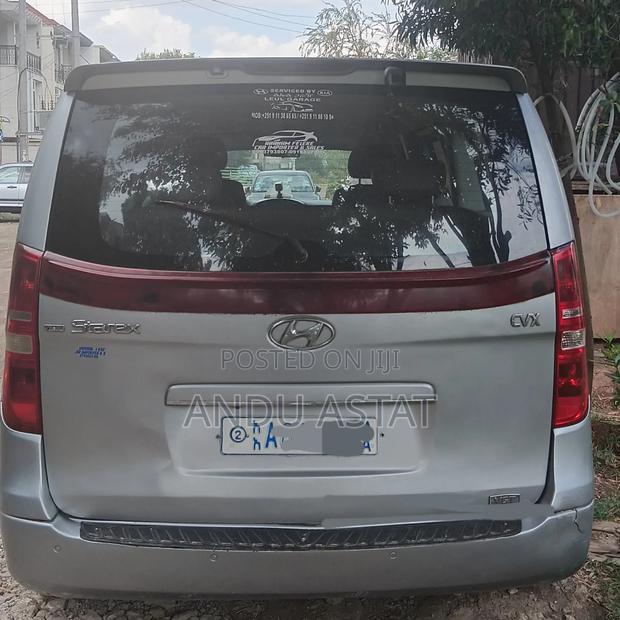 Hyundai H1 2013 Silver