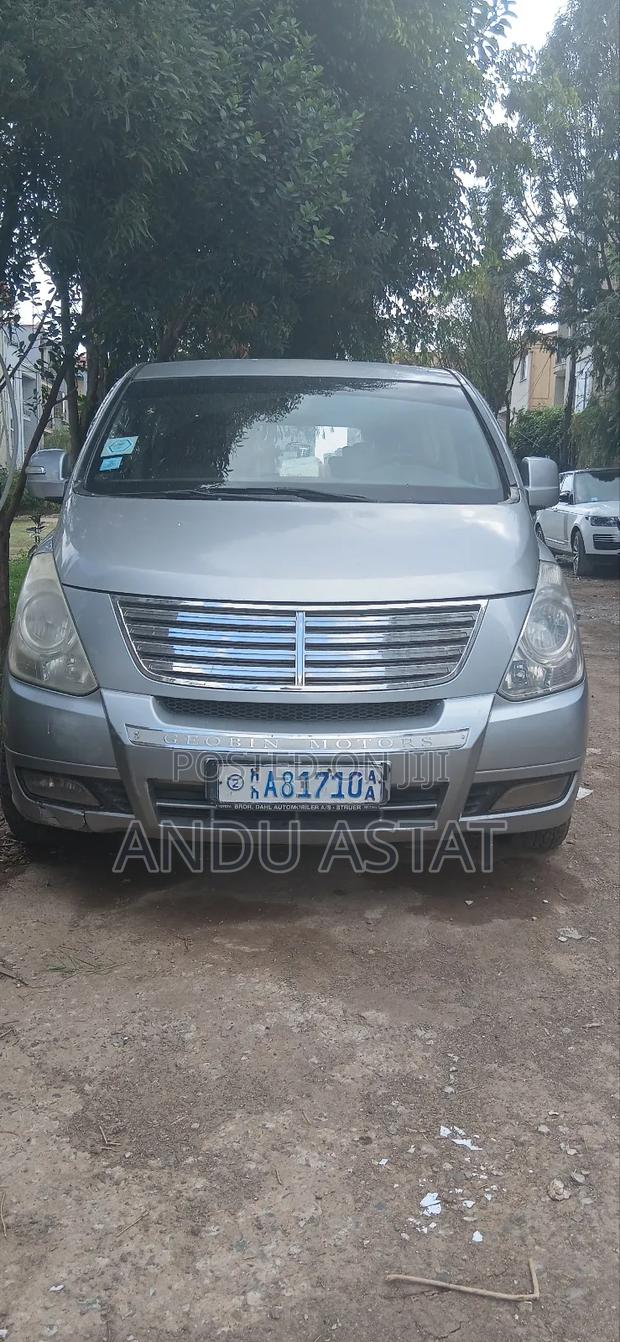 Hyundai H1 2013 Silver