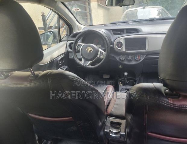 Toyota Yaris 2012 Black