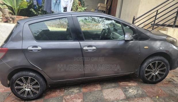 Toyota Yaris 2012 Black
