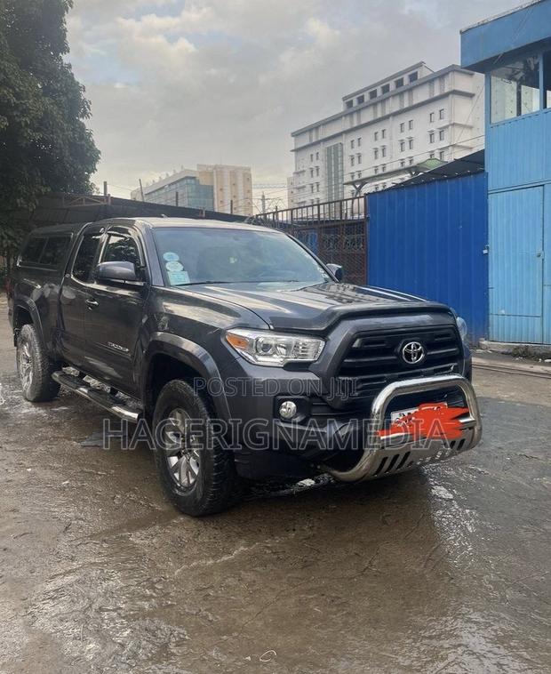 Toyota Tacoma 4dr Double Cab 2016 Black