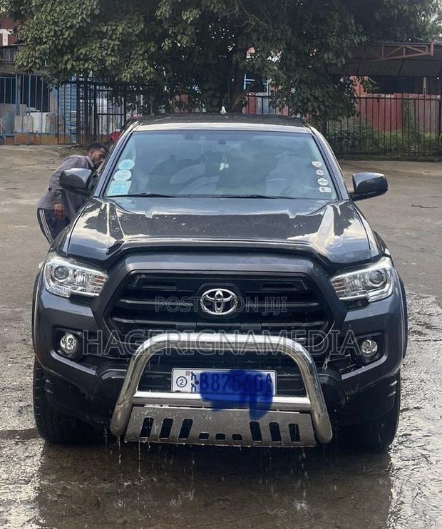 Toyota Tacoma 4dr Double Cab 2016 Black