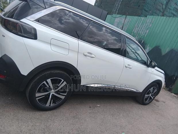 Peugeot 5008 2021 White