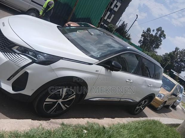 Peugeot 5008 2021 White