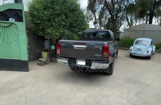 Toyota Hilux 2018 Gray