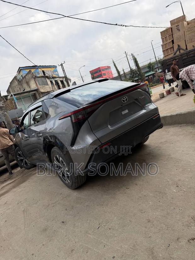 Toyota bZ4X 2023 Silver