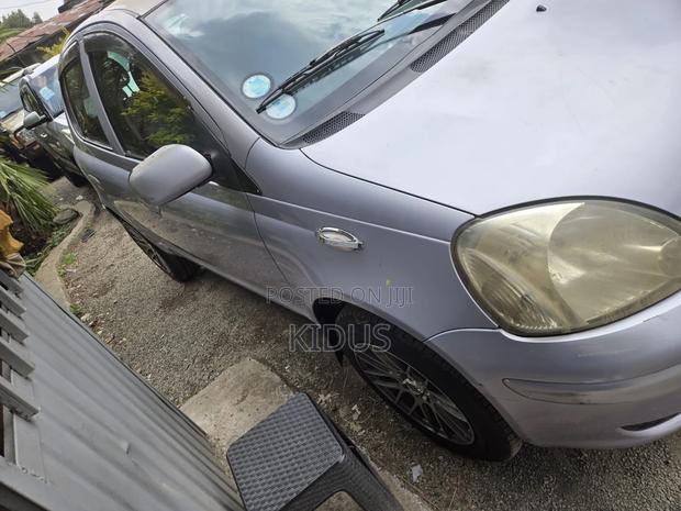 Toyota Vitz 2004 Purple
