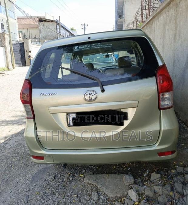 Toyota Avanza 2012 Gold