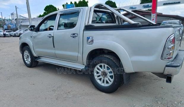 Toyota Hilux 2007 Silver
