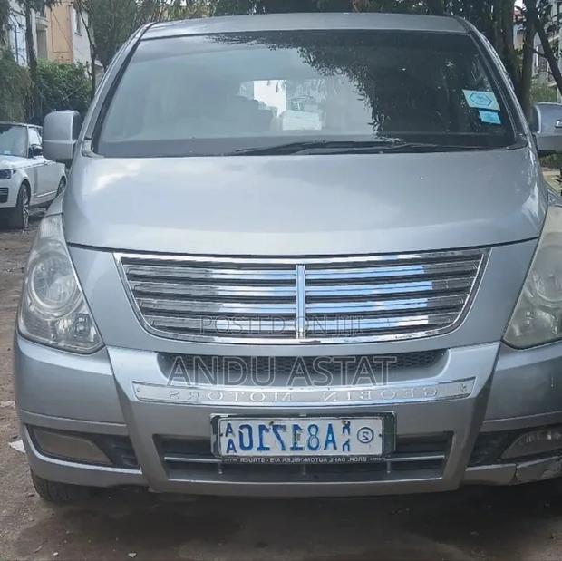 Hyundai H1 2013 Silver