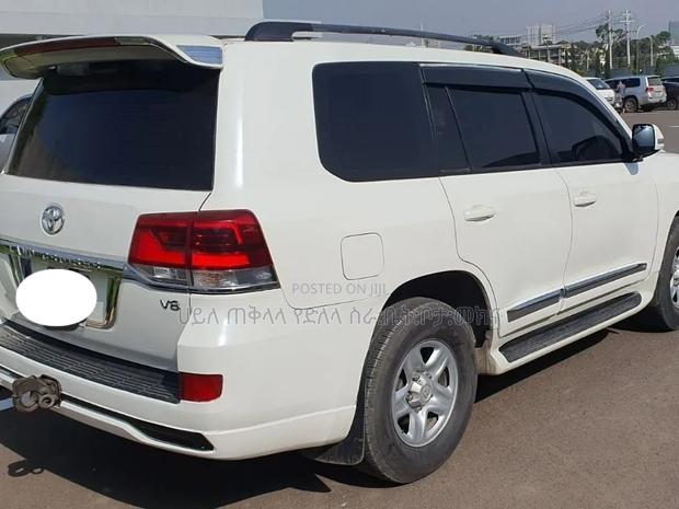 Toyota Land Cruiser 2016 Off white