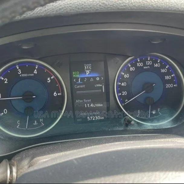Toyota Hilux 2018 Maroon