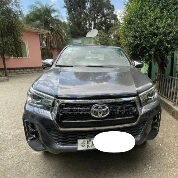 Toyota Hilux 2018 Maroon