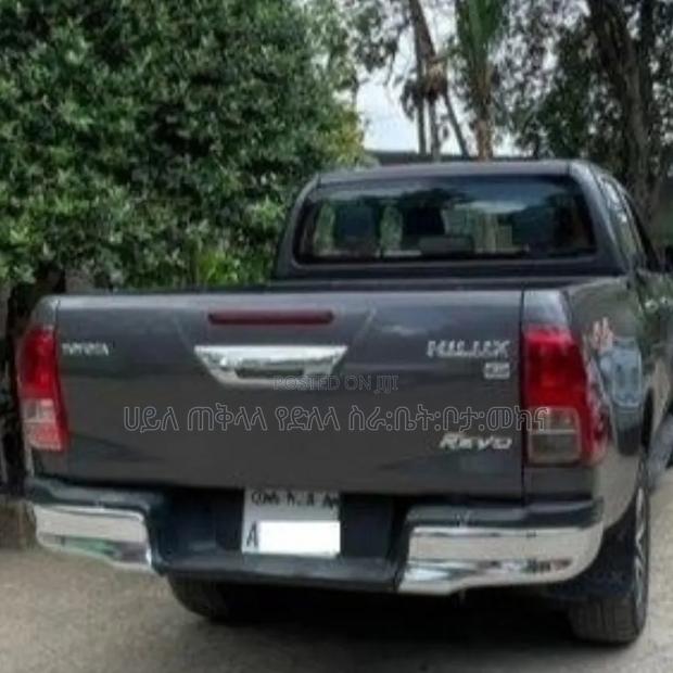 Toyota Hilux 2018 Maroon