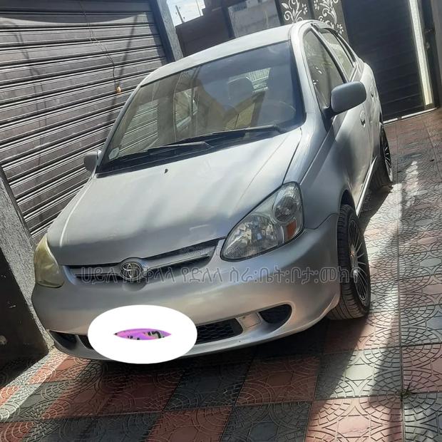 Toyota Platz 2005 Silver