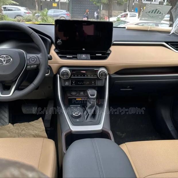 New Toyota RAV4 Hybrid 2025 Green