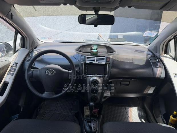 Toyota Yaris 2010 Burgundy