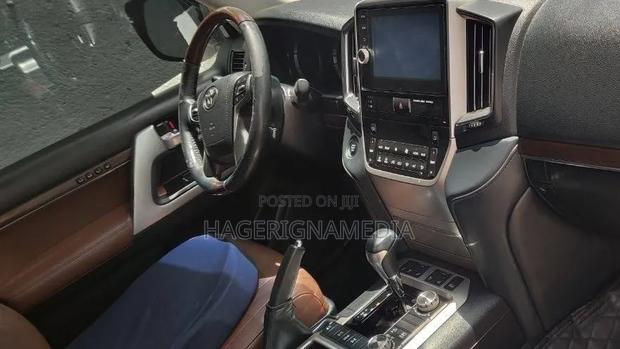 Toyota Land Cruiser Prado 2019 Silver
