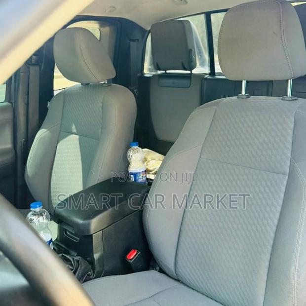 Toyota Tacoma SR5 2022 Gray