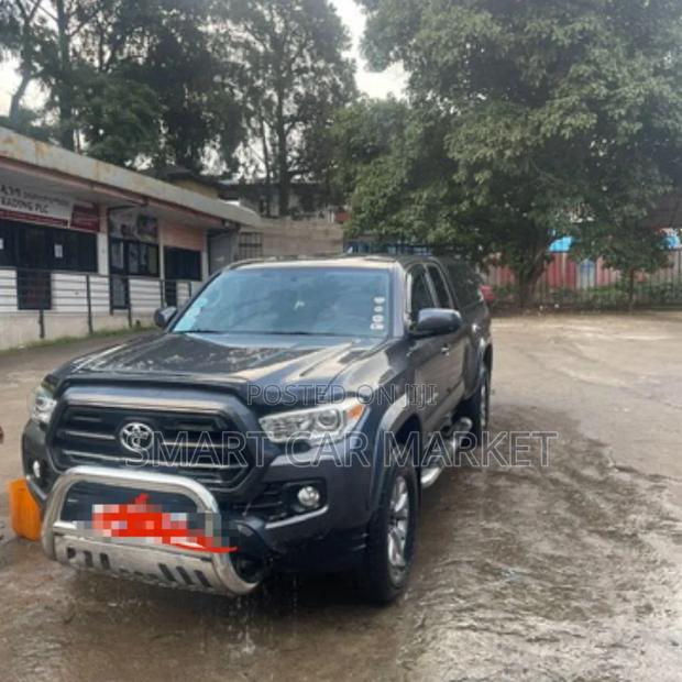 Toyota Tacoma SR5 2017 Gray