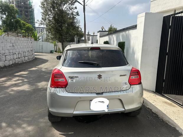 Suzuki Swift 2022 Silver