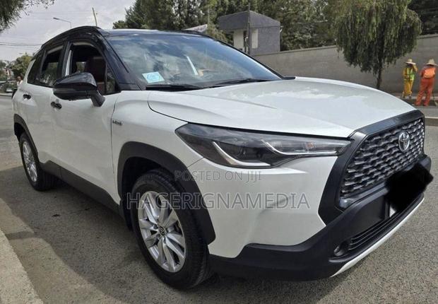 Toyota Corolla Cross Hybrid 2023 White