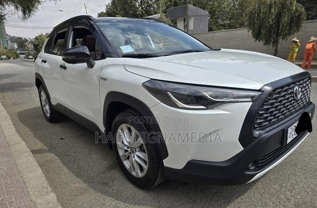 Toyota Corolla Cross Hybrid 2023 White