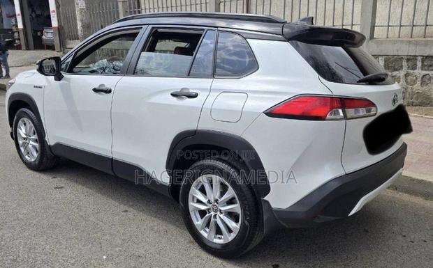 Toyota Corolla Cross Hybrid 2023 White