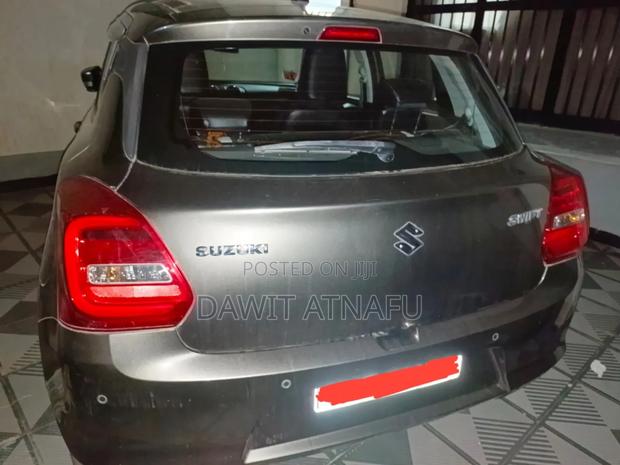 Suzuki Swift 2022 Gray