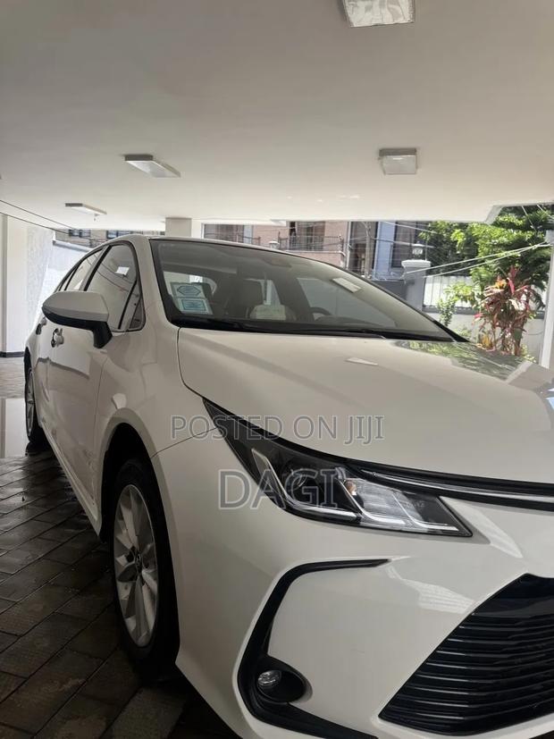 Toyota Corolla 2022 White