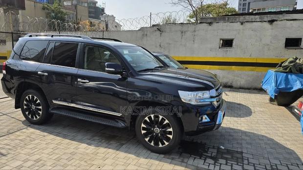 Toyota Land Cruiser 2017 Gray