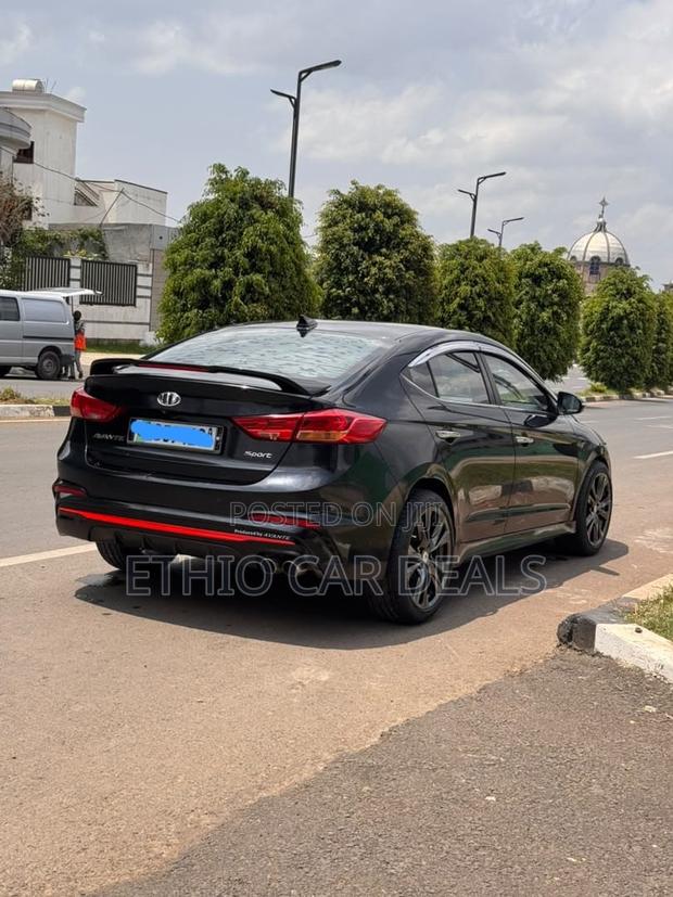Hyundai Avante 2017 Black