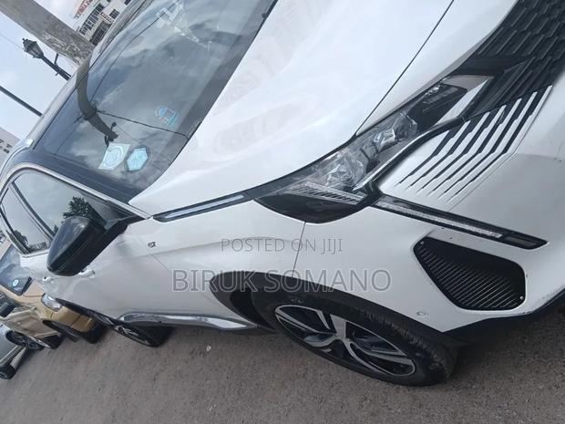 Peugeot 5008 2022 White