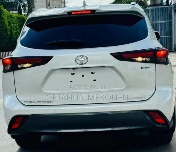 Toyota Highlander Hybrid 2024 White