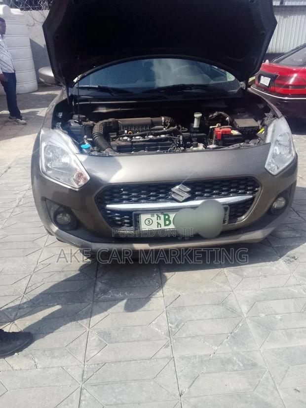 Suzuki Swift 2022 Gray