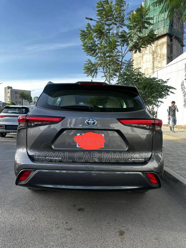 Toyota Highlander Hybrid 2023 Gray